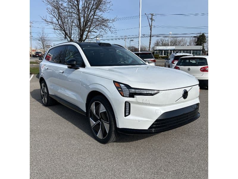 2025 Volvo EX90 view 2