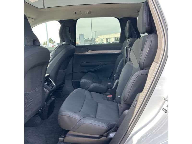 2025 Volvo EX90 view 6