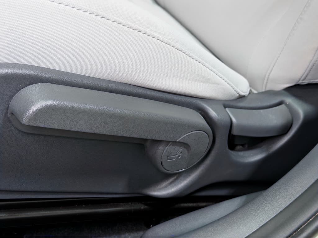 2024 Hyundai Kona Electric view 7
