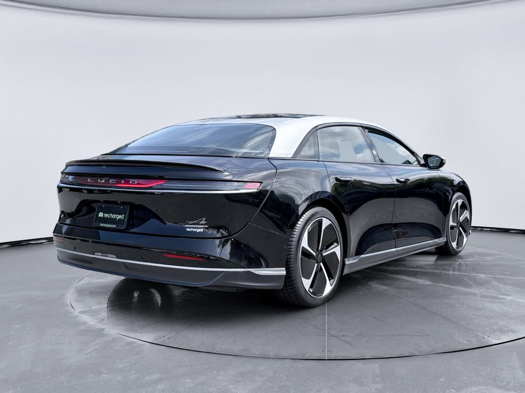 2022 Lucid Air view 3