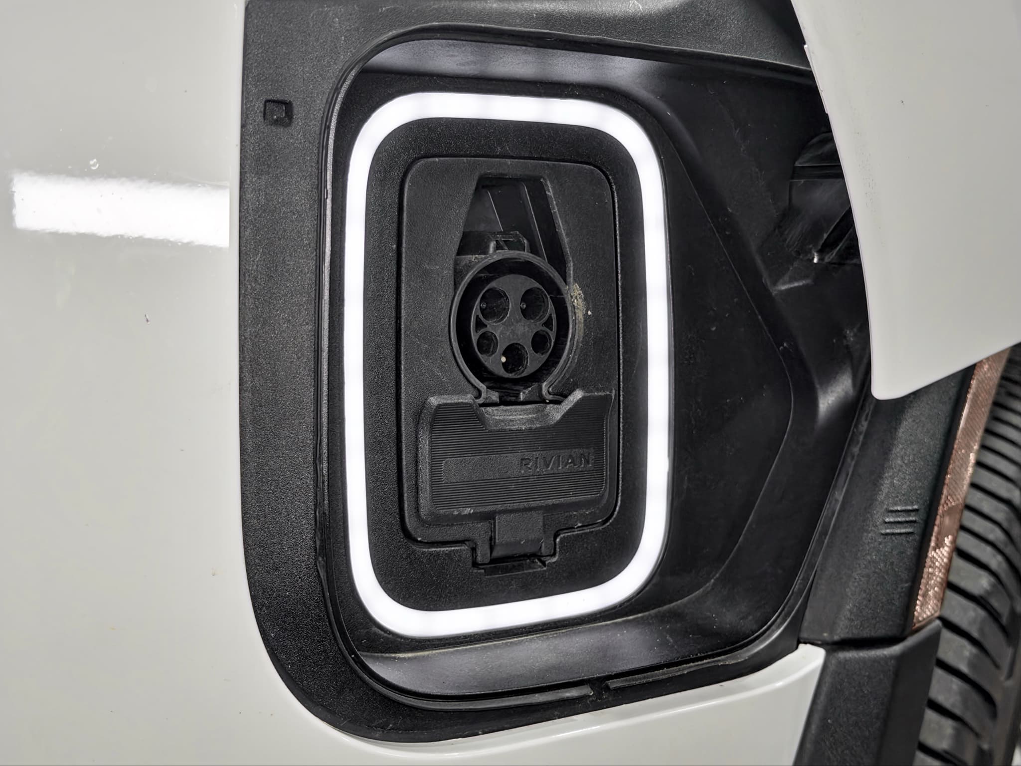 2023 Rivian R1S view 5