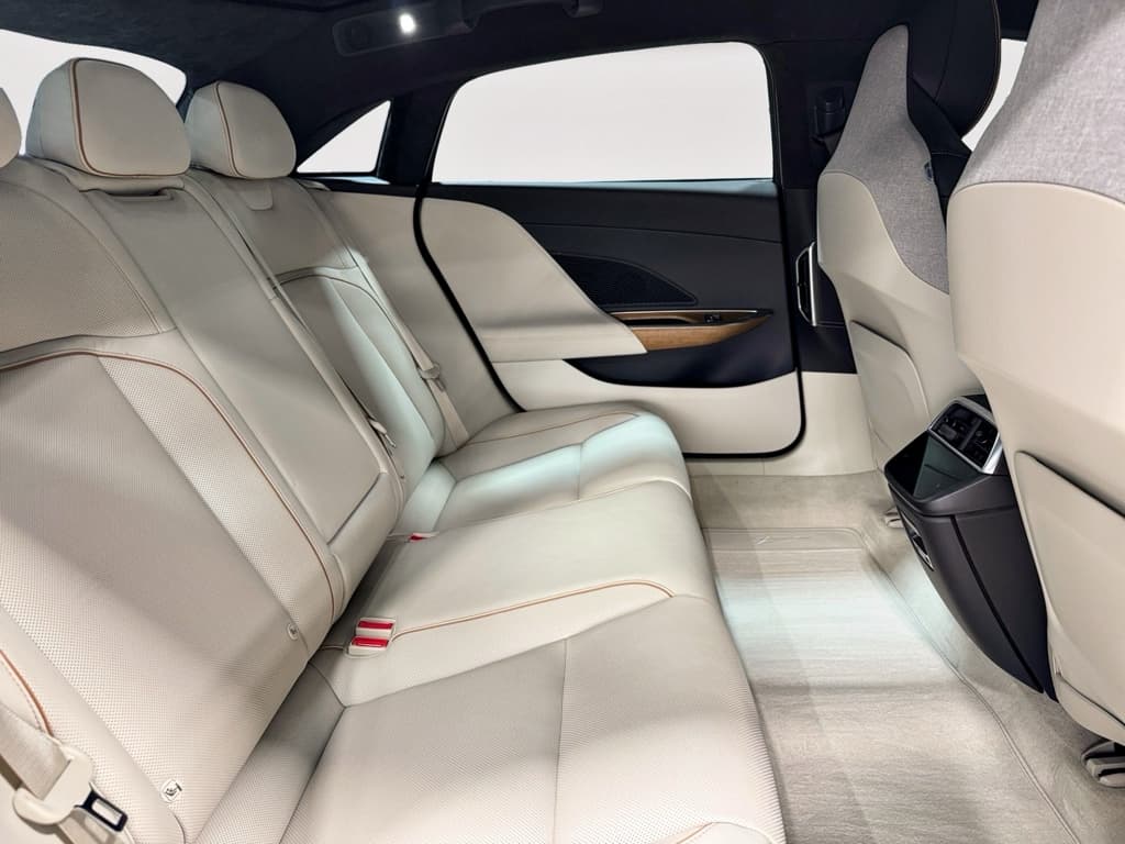 2023 Lucid Air view 25