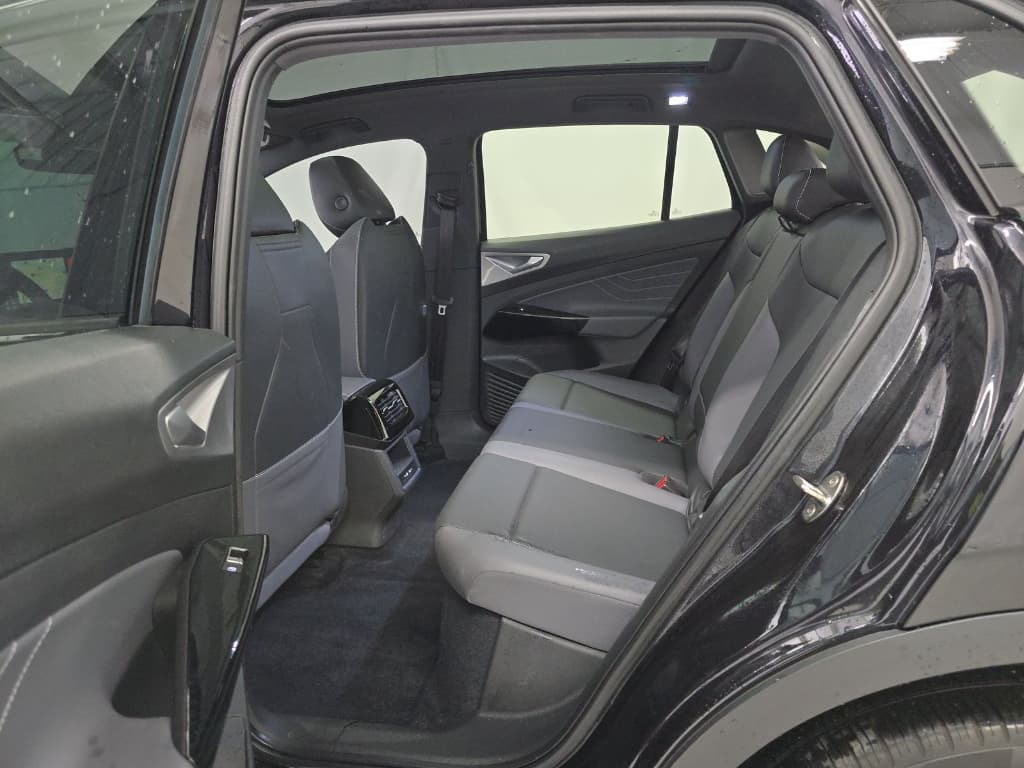 2023 Volkswagen ID.4 view 6