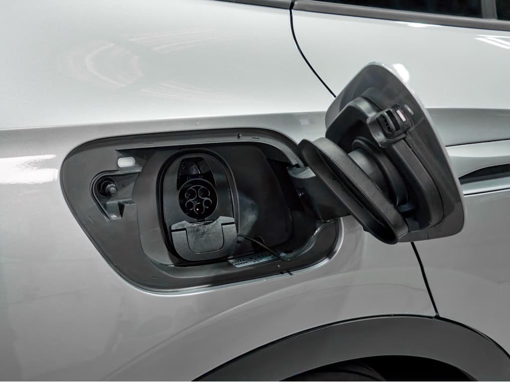 2024 Volkswagen ID.4 view 5