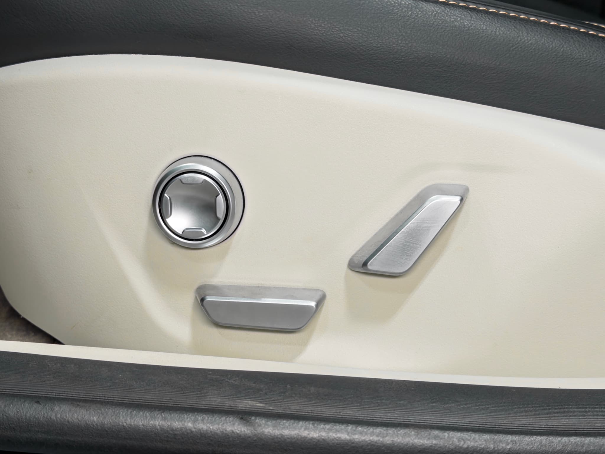 2025 Lucid Air view 6