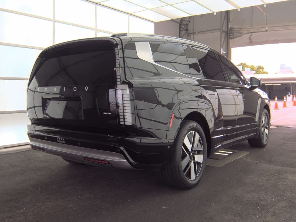 2026 Hyundai IONIQ 9 view 3