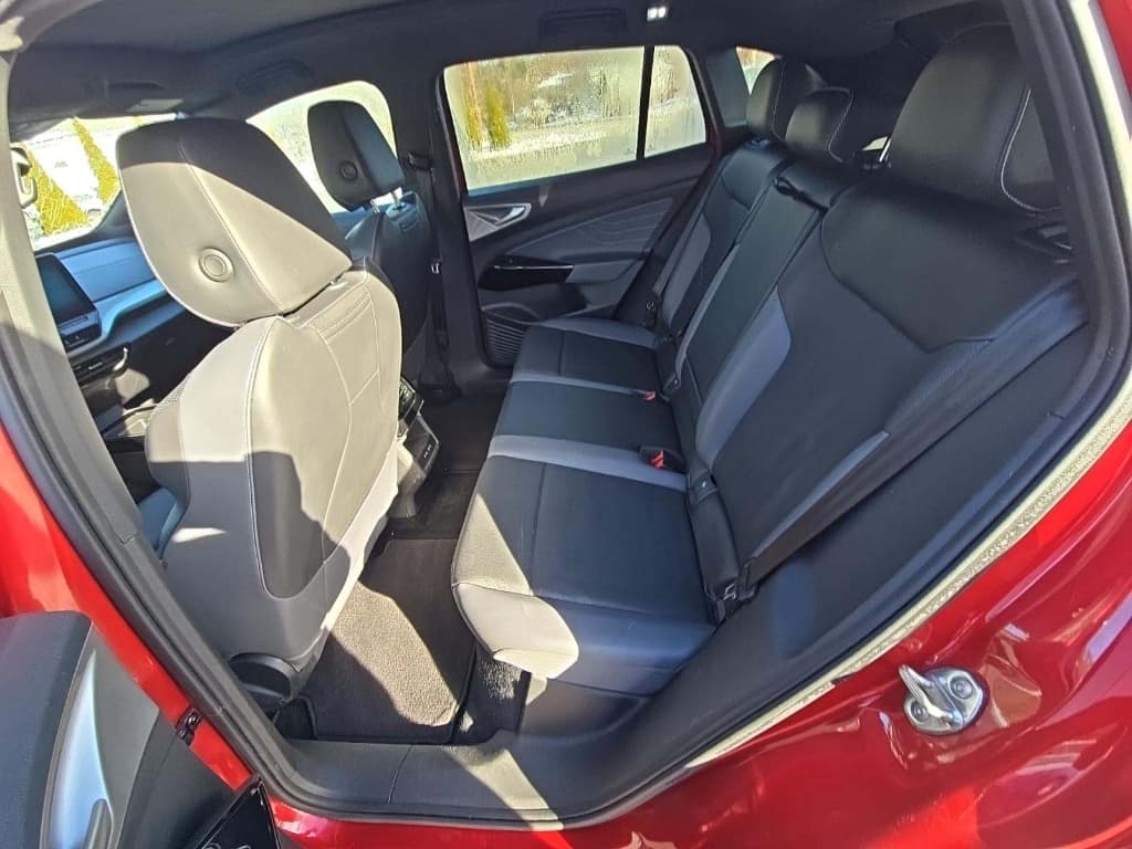 2023 Volkswagen ID.4 view 5