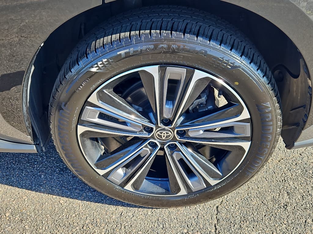 2023 Toyota bZ4X view 28