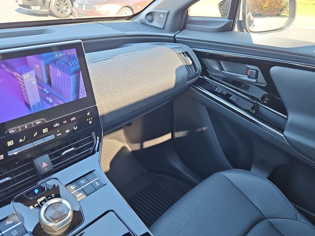 2023 Toyota bZ4X view 19