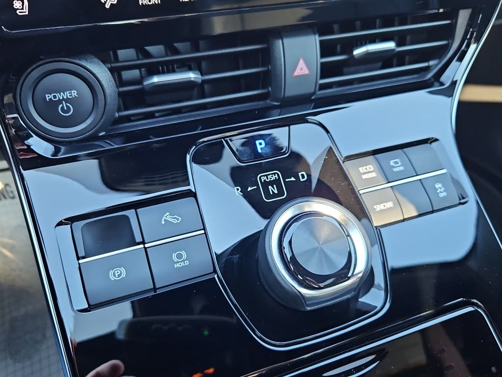 2023 Toyota bZ4X view 13