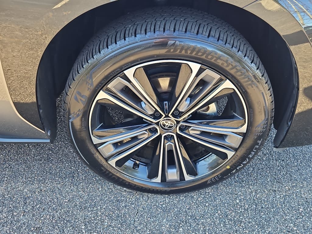 2023 Toyota bZ4X view 32