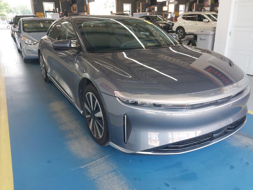 2025 Lucid Air view 3