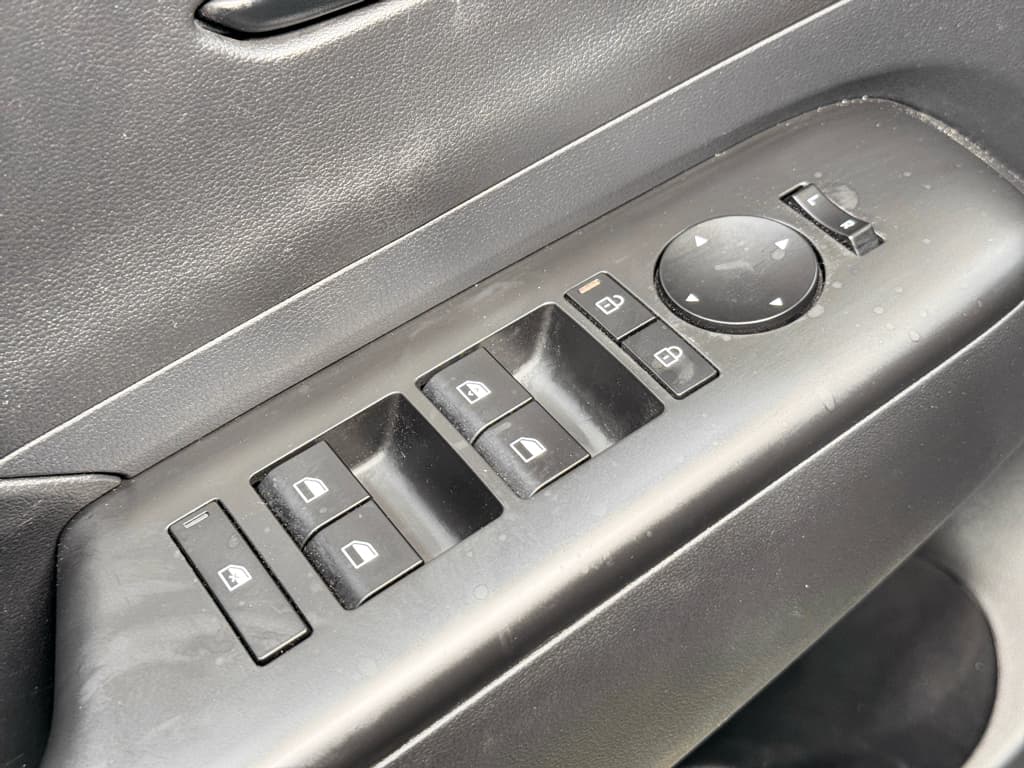 2024 Hyundai Kona view 7