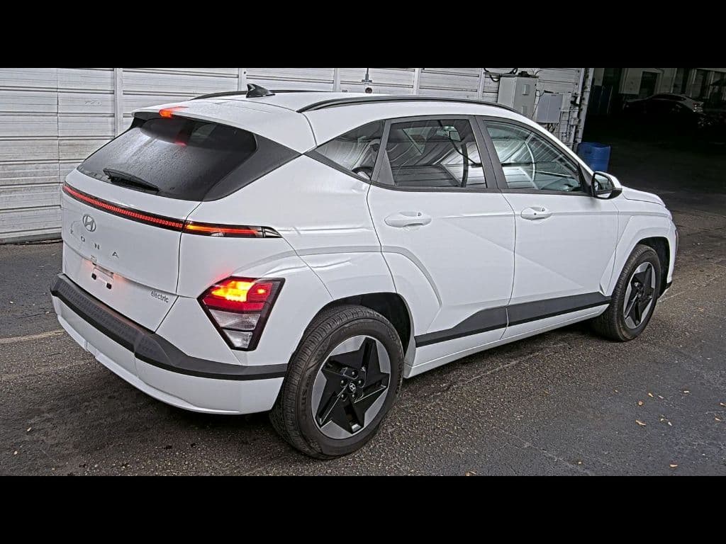 2024 Hyundai Kona view 3