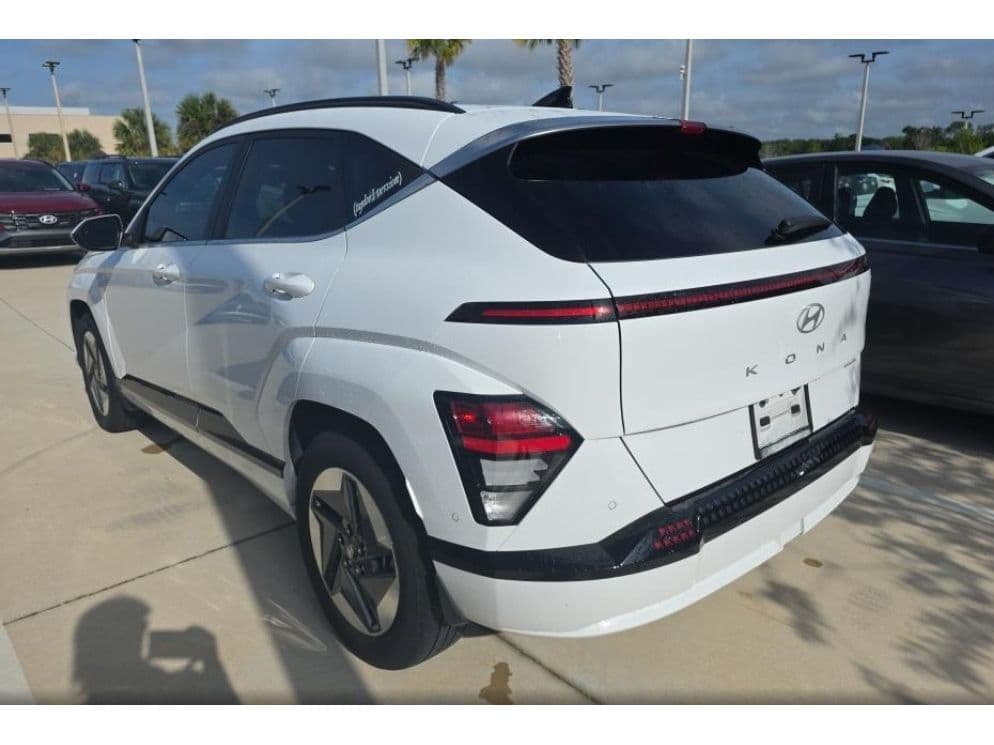 2024 Hyundai Kona view 4