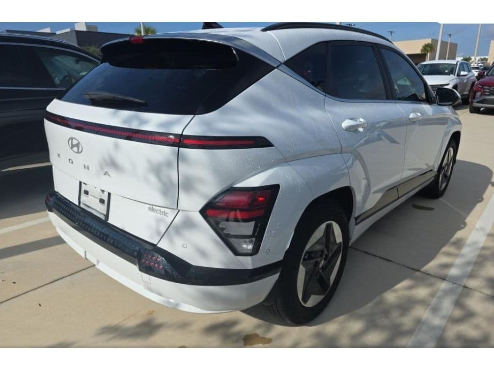 2024 Hyundai Kona view 3