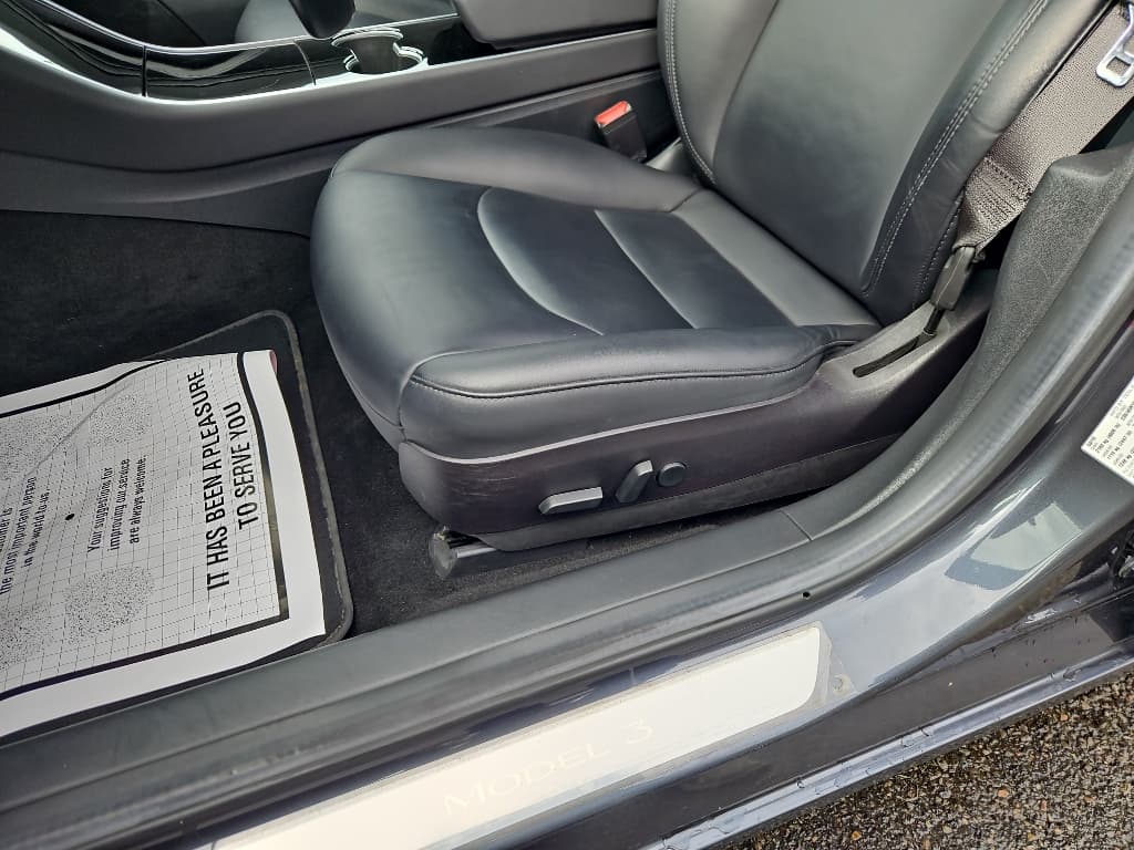2018 Tesla Model 3 view 7