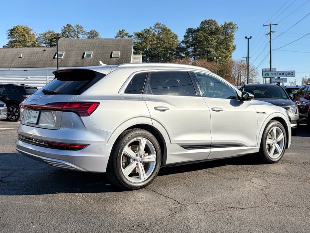 2019 Audi e-tron view 3