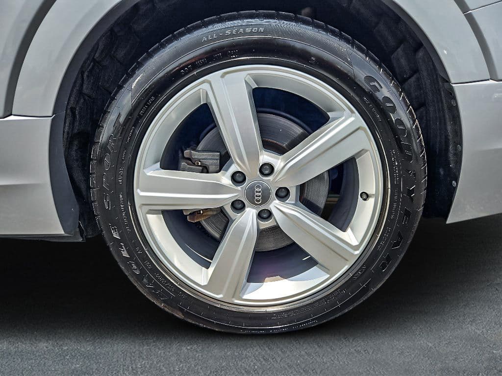 2019 Audi e-tron view 27
