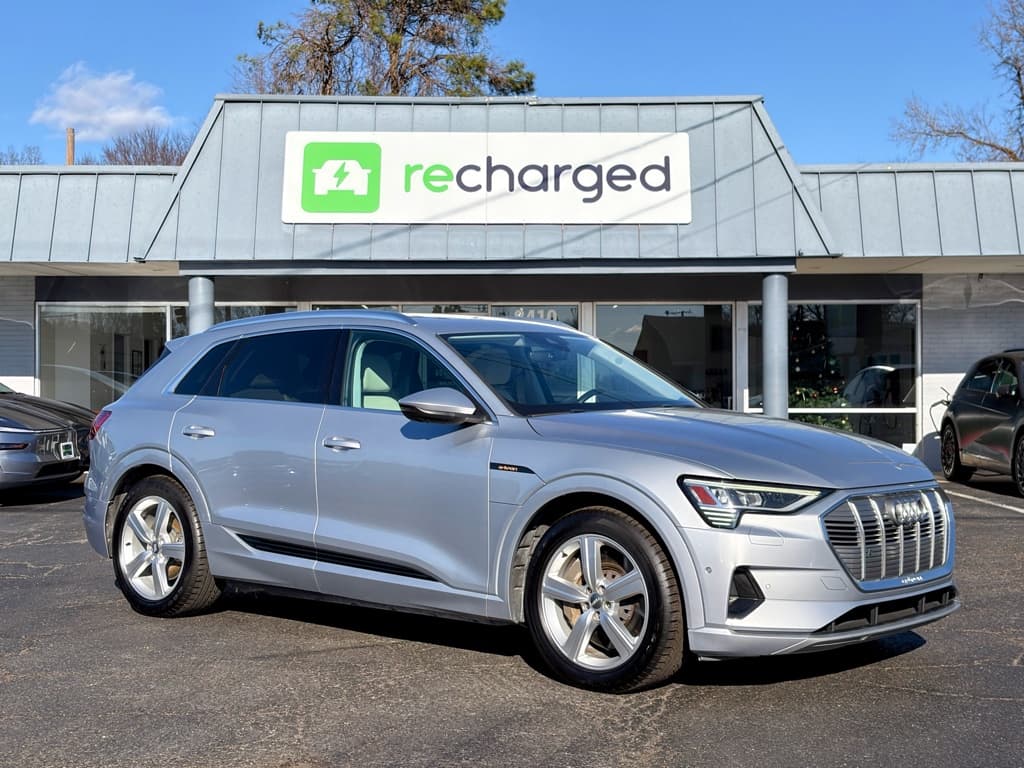 2019 Audi e-tron view 4