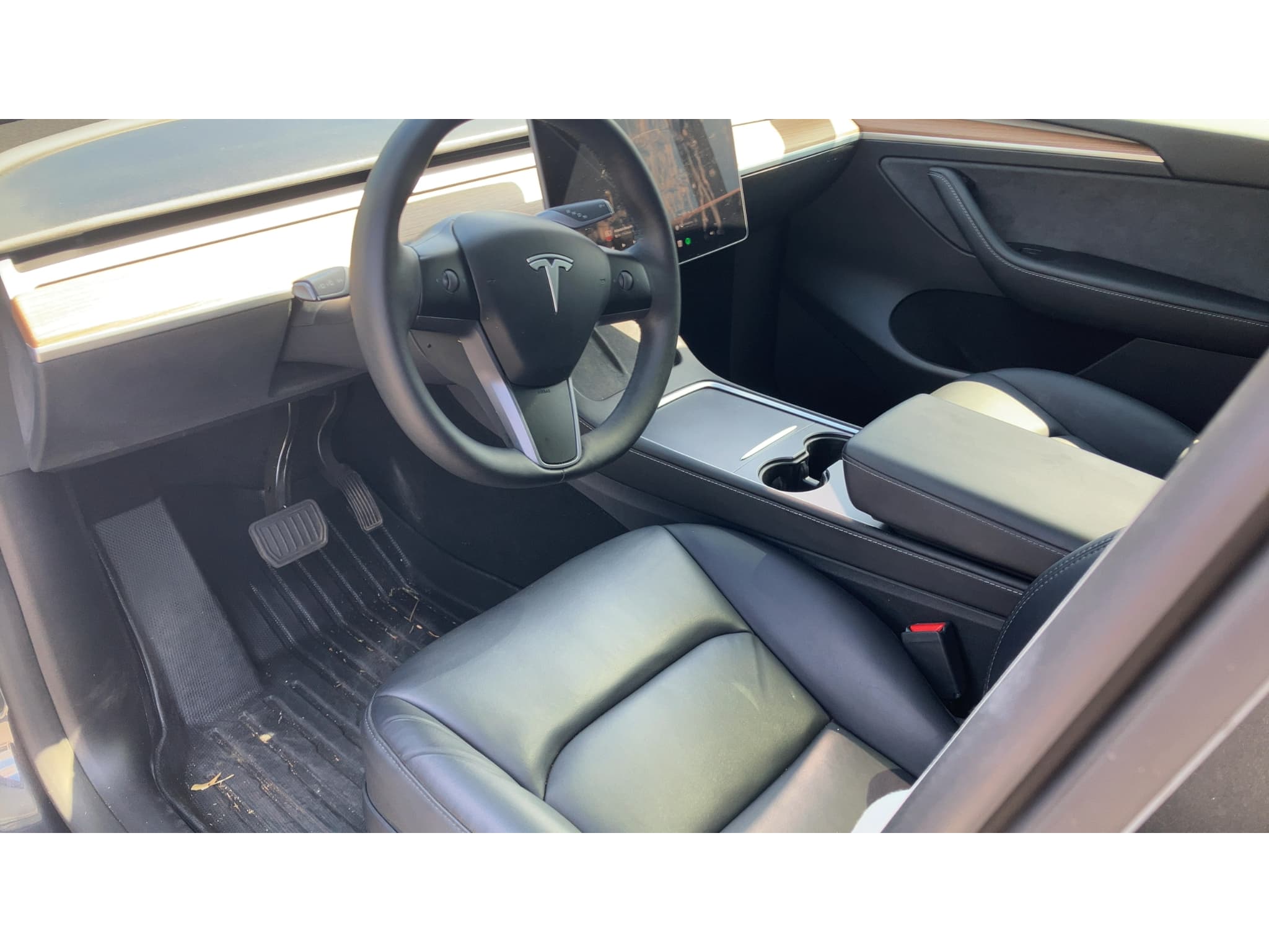 2024 Tesla Model Y view 5