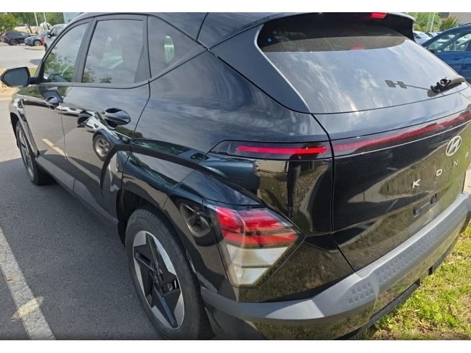 2024 Hyundai Kona view 4