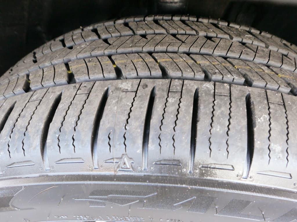 2023 Lexus RZ 450e view 33