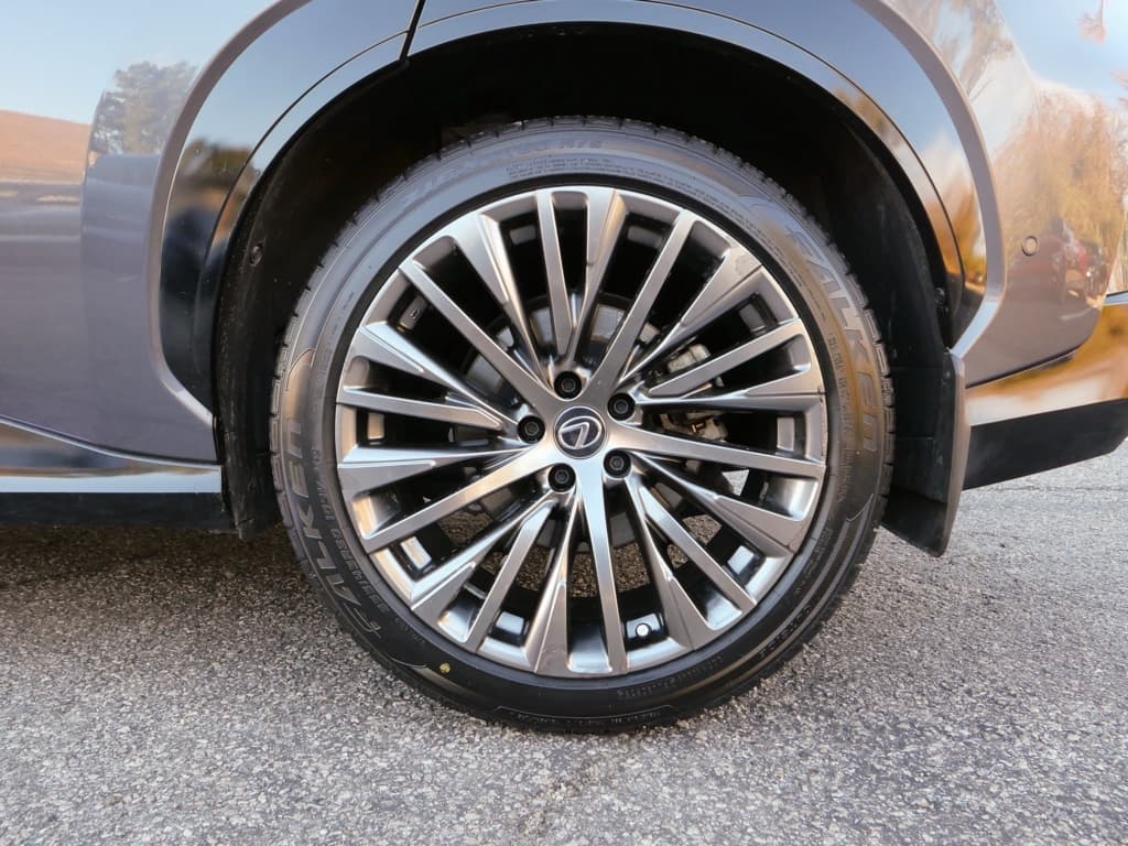 2023 Lexus RZ 450e view 32