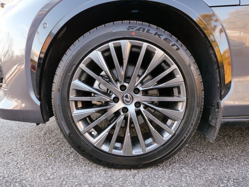 2023 Lexus RZ 450e view 34