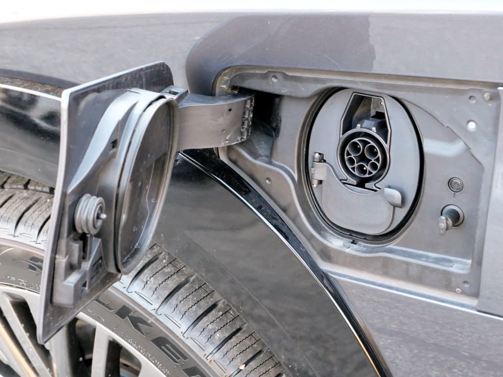 2023 Lexus RZ 450e view 5