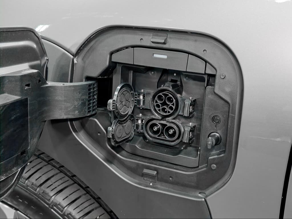 2023 Subaru Solterra view 5