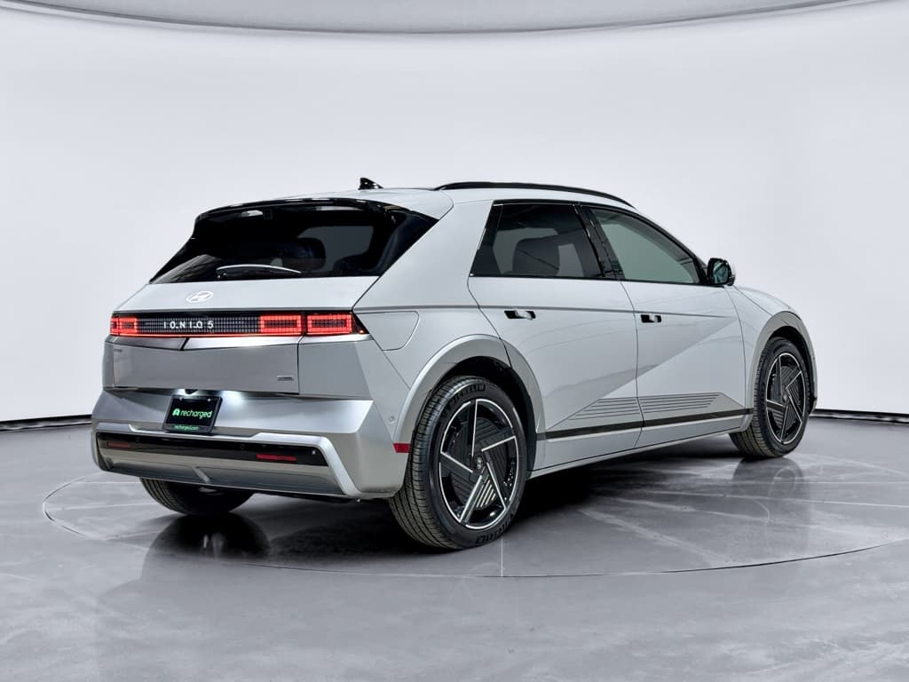 2025 Hyundai IONIQ 5 view 3