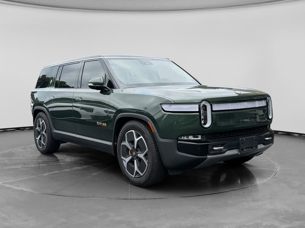 2023 Rivian R1S view 3