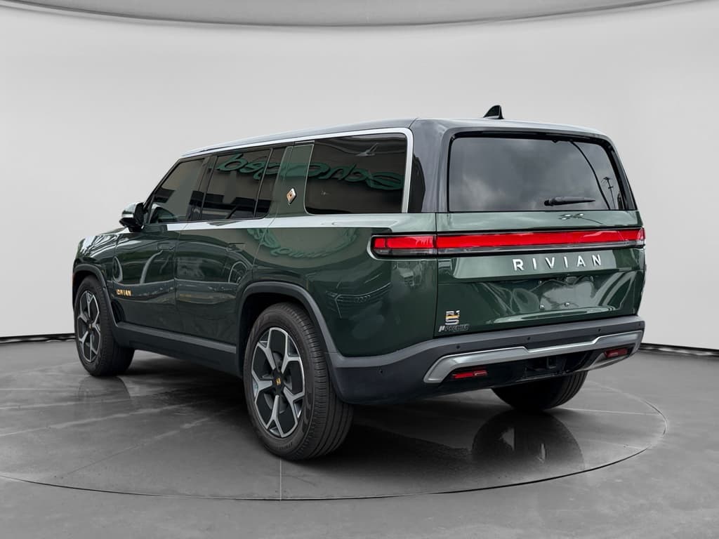 2023 Rivian R1S view 2
