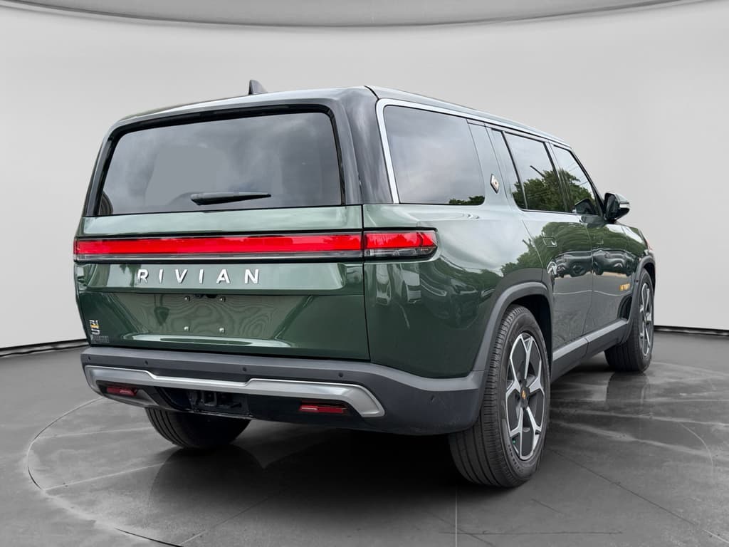 2023 Rivian R1S view 4