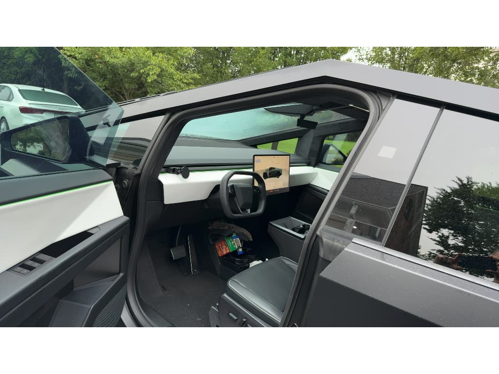 2024 Tesla Cybertruck view 6