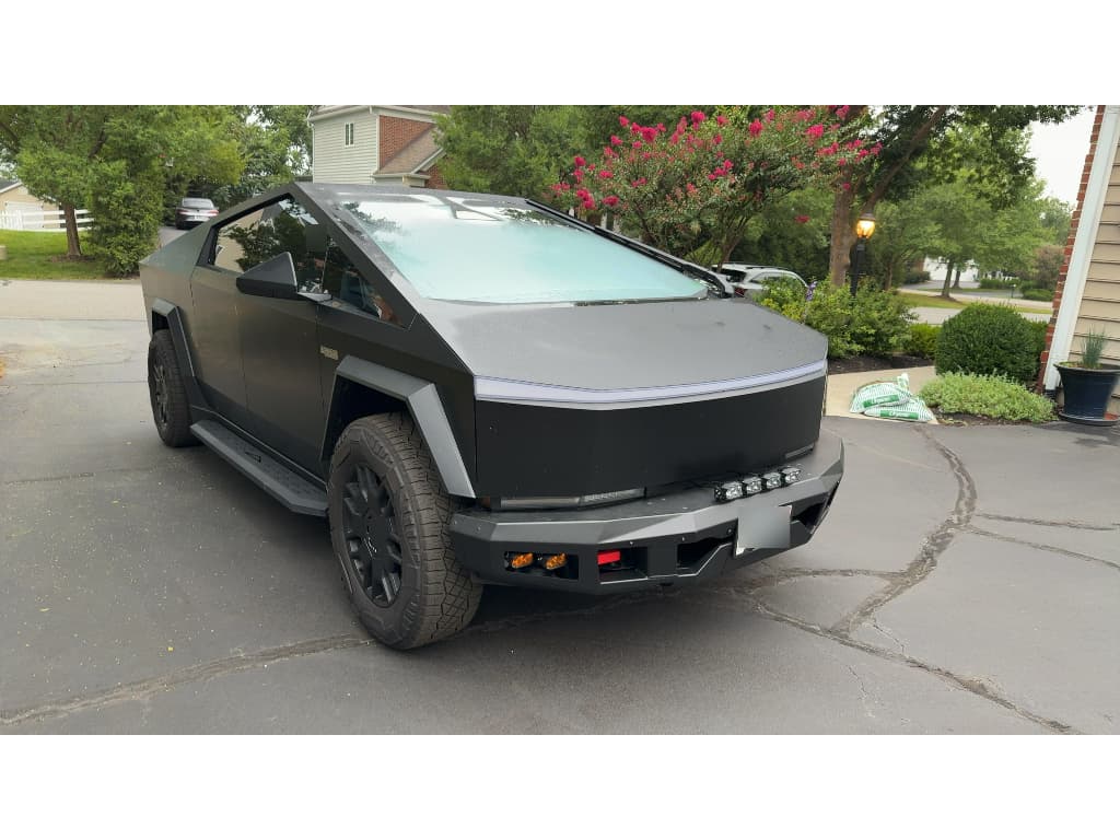 2024 Tesla Cybertruck view 4