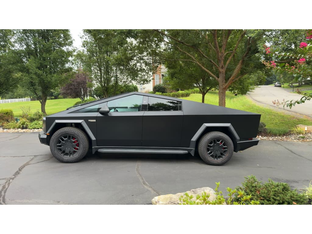 2024 Tesla Cybertruck view 2