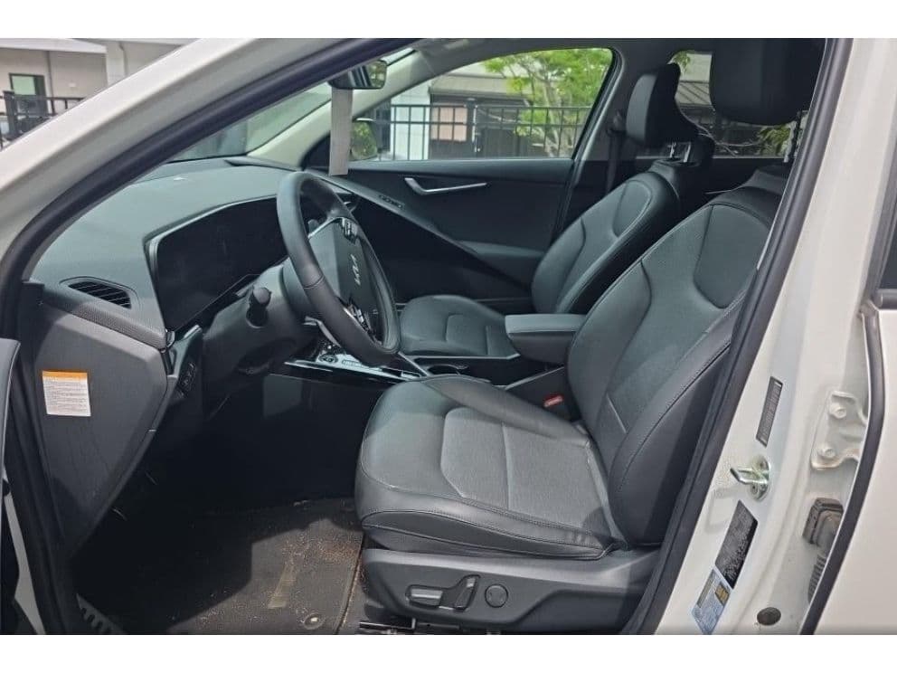2023 Kia Niro EV view 5