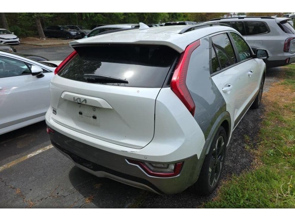 2023 Kia Niro EV view 3