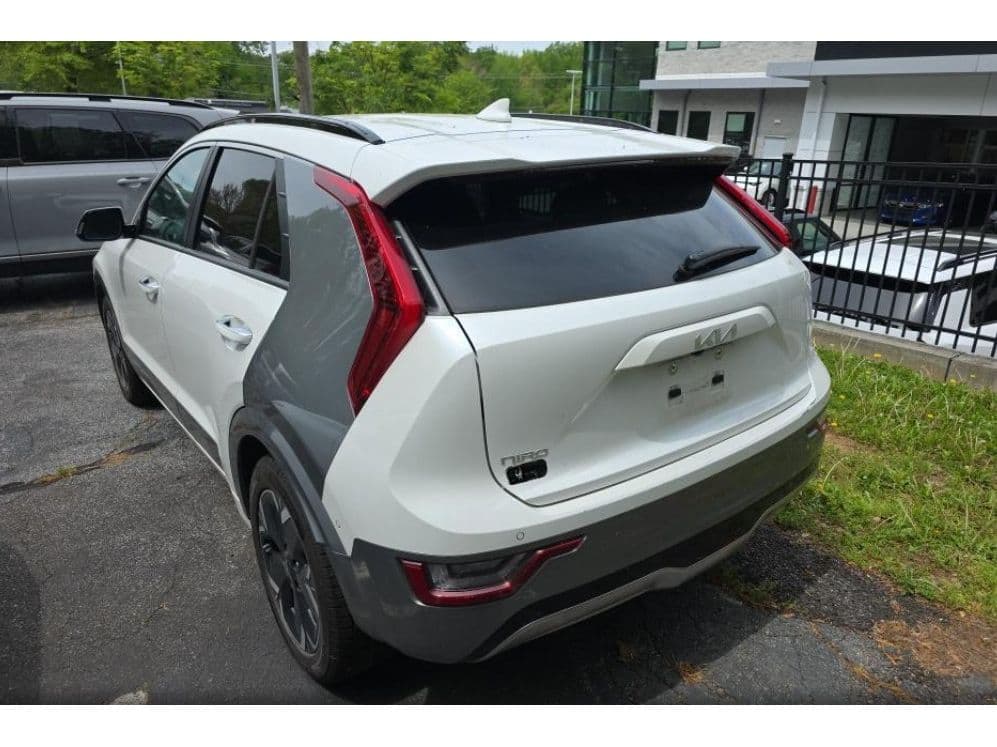 2023 Kia Niro EV view 4