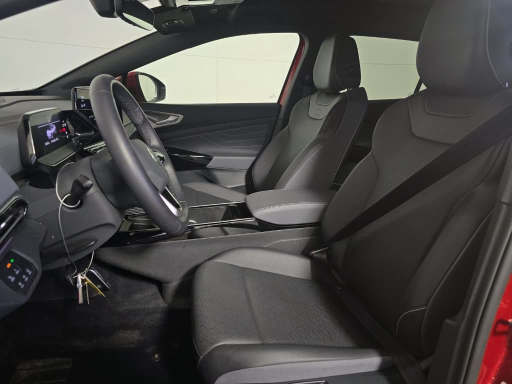 2023 Volkswagen ID.4 view 5