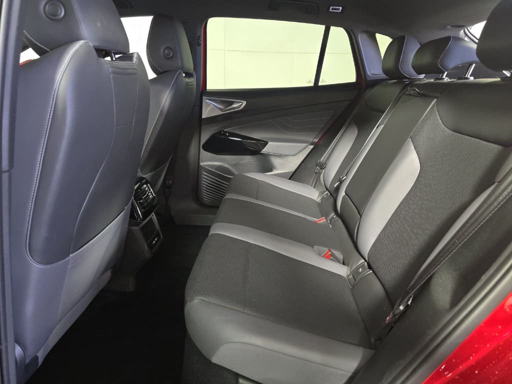 2023 Volkswagen ID.4 view 6