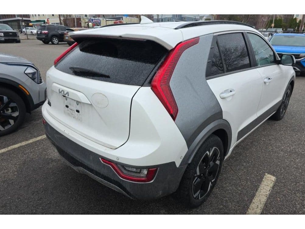 2023 Kia Niro EV view 3