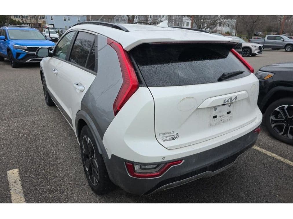 2023 Kia Niro EV view 4