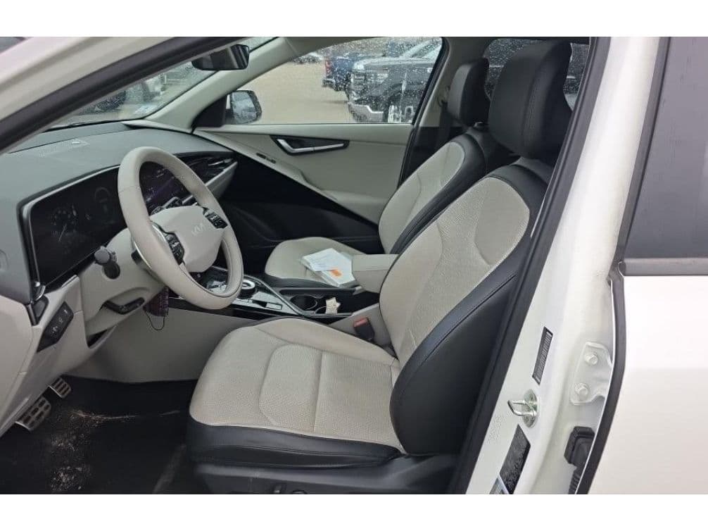 2023 Kia Niro EV view 5