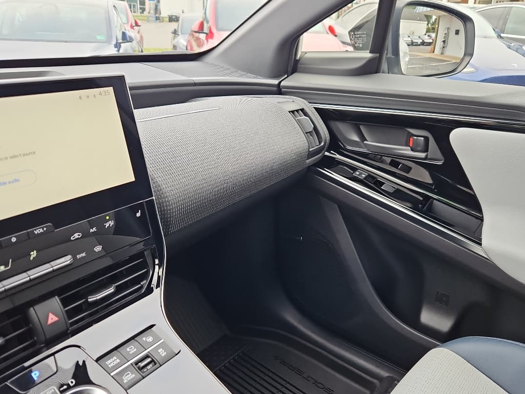 2023 Subaru Solterra view 18
