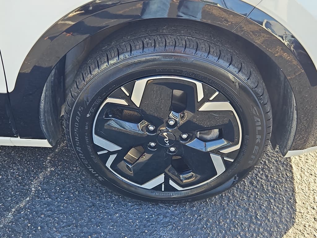 2023 Kia Niro EV view 30