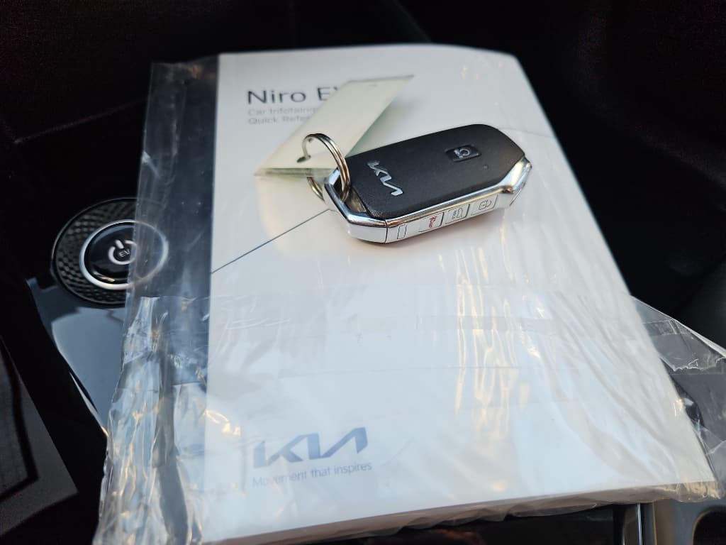 2023 Kia Niro EV view 17