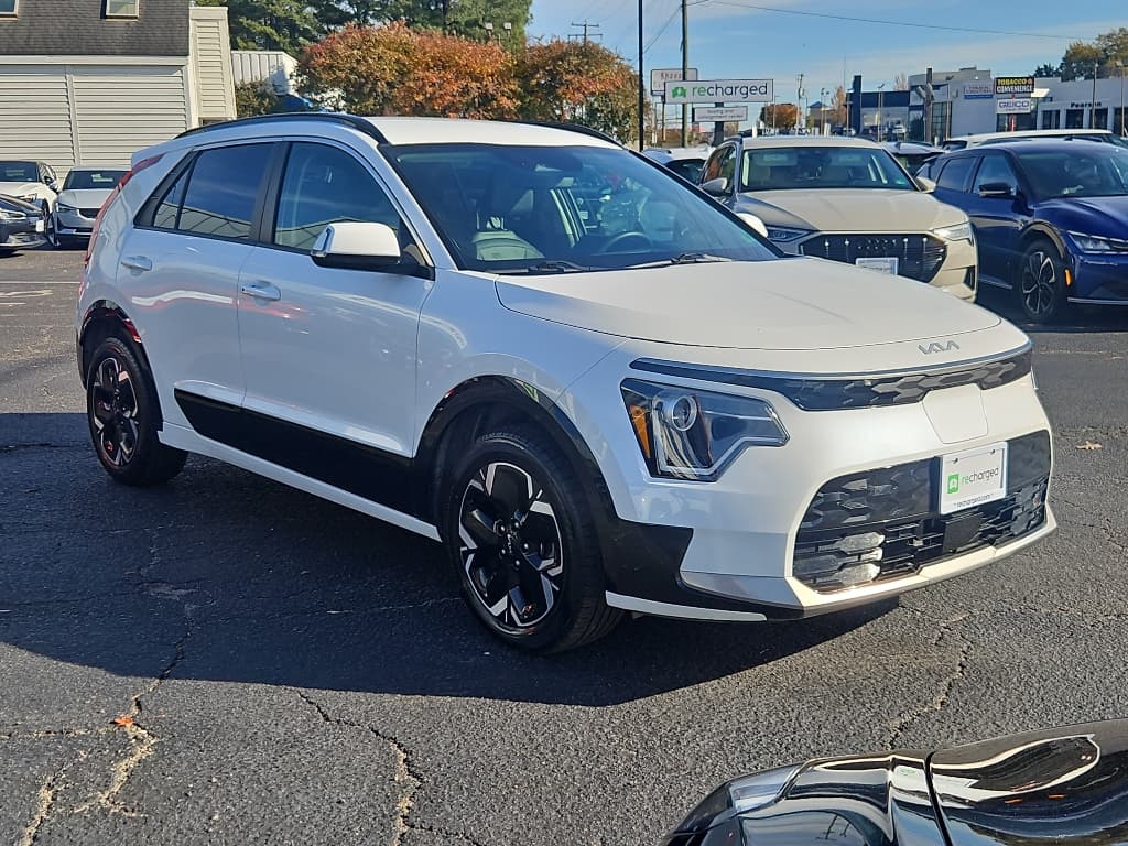 2023 Kia Niro EV view 3